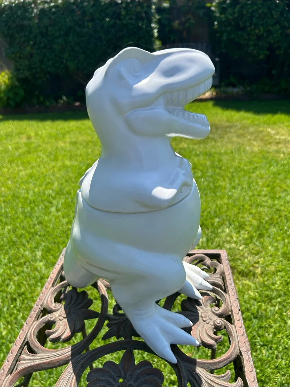 N/A white ceramic
